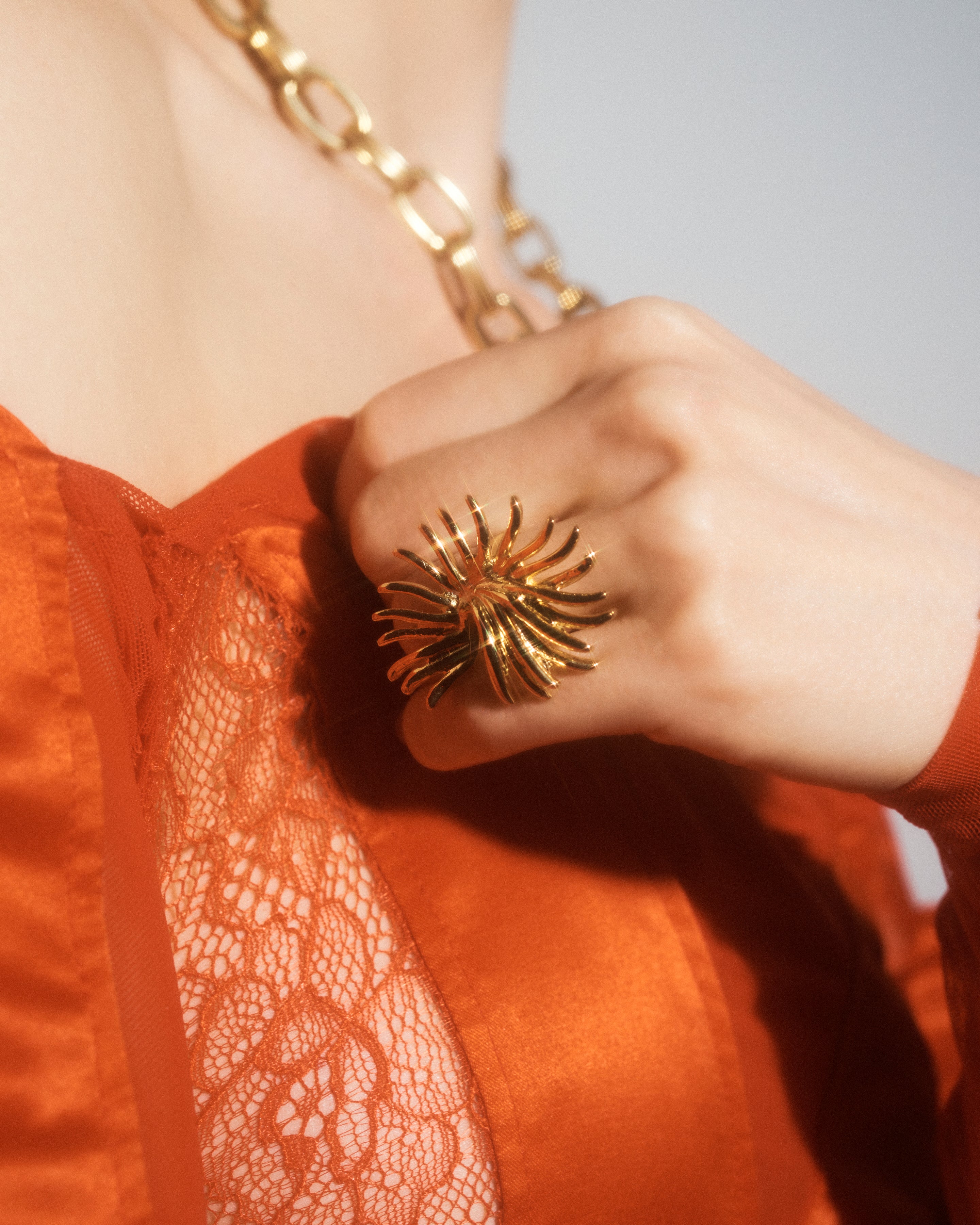 HYPNOTIC EMBRACE RING