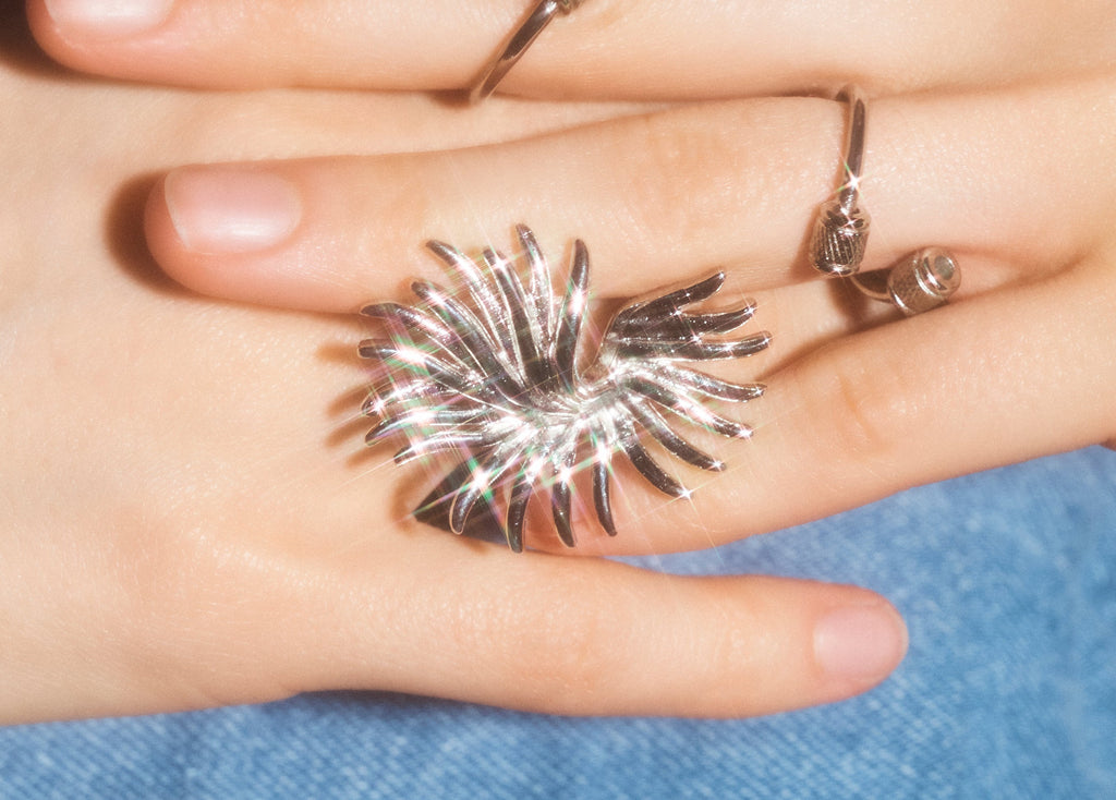 HYPNOTIC EMBRACE RING