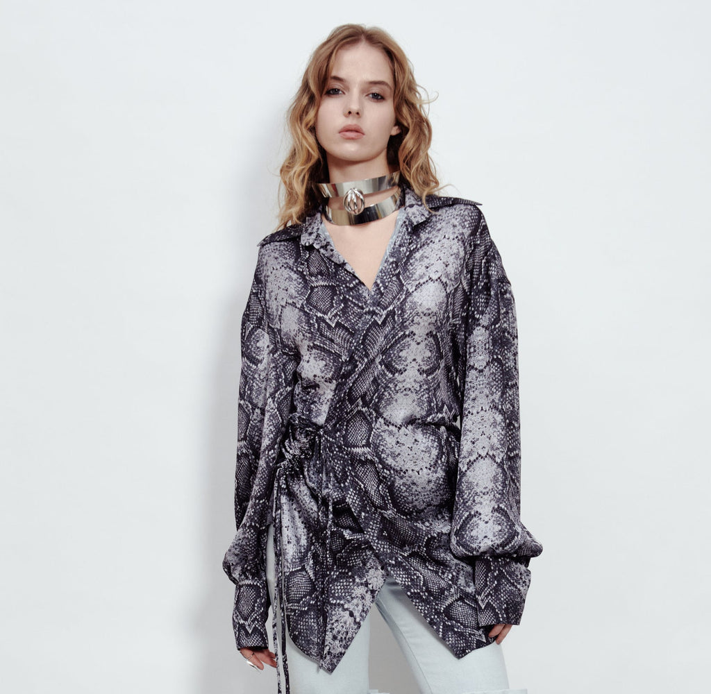 SNAKE PRINT WRAP SHIRT