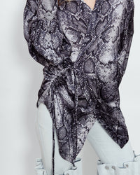 SNAKE PRINT WRAP SHIRT