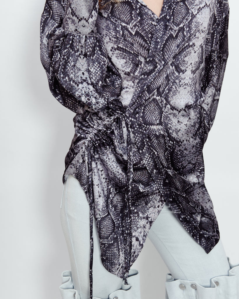 SNAKE PRINT WRAP SHIRT