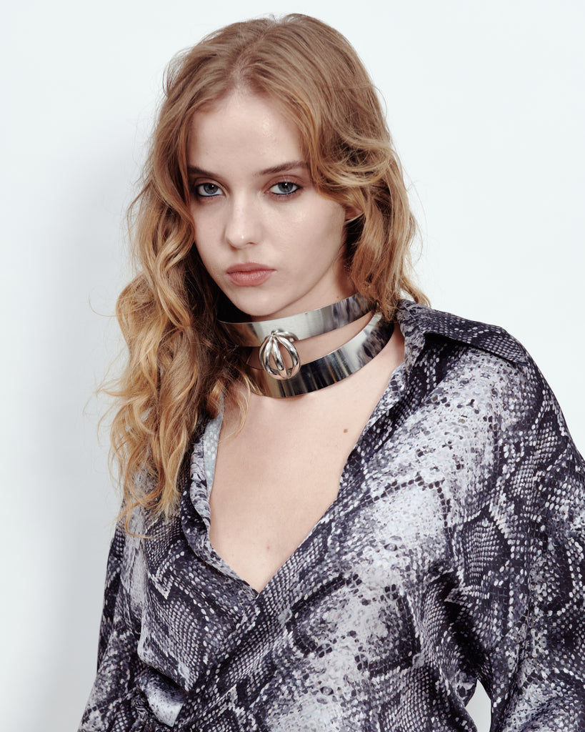 SNAKE PRINT WRAP SHIRT