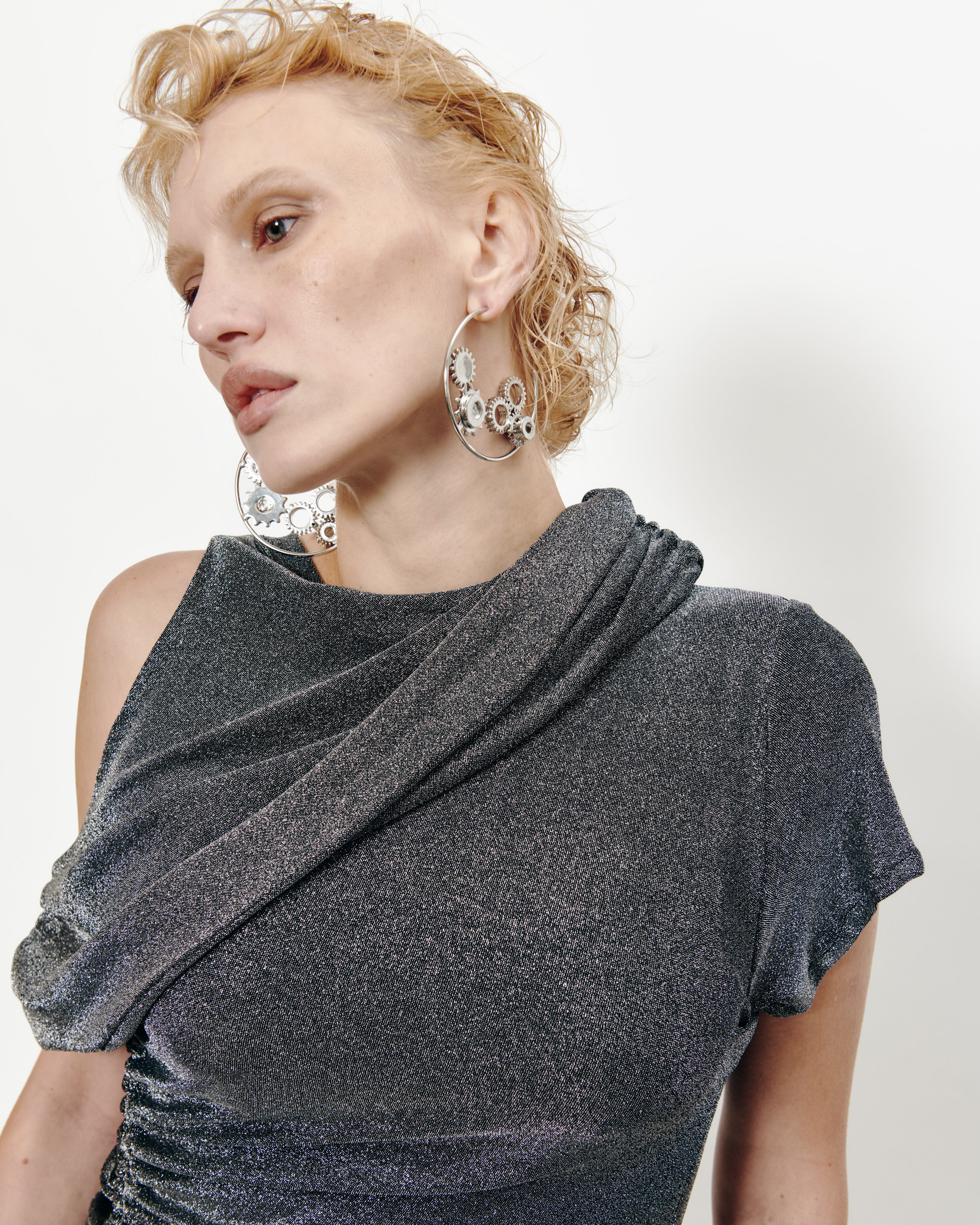ROBE COURTE ASYMÉTRIQUE