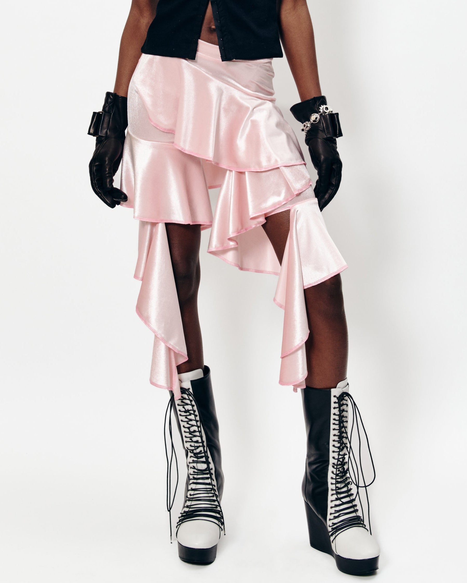 SHORT À VOLANTS ASYMÉTRIQUES