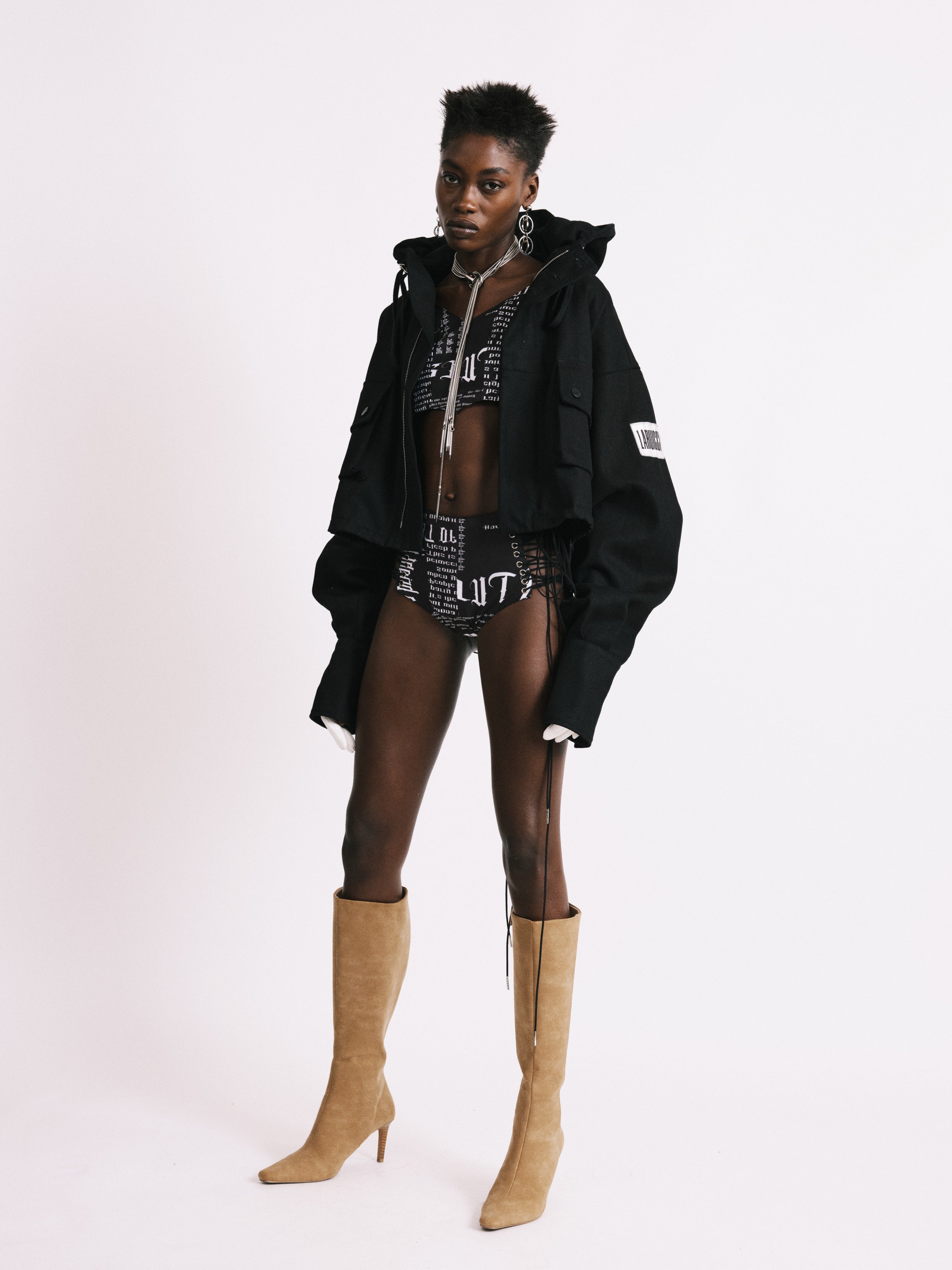 SOUS-VÊTEMENTS À LACER
